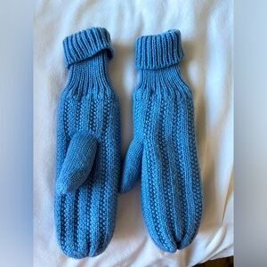 New blue knit mittens